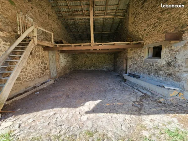 Local d’activité et entrepôt Location Vaureilles  80m² 30€