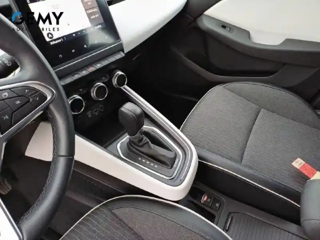 Renault Clio e-tech 140 - 21n — photo 12