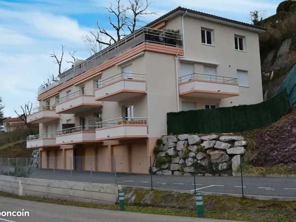 Appartement T2 avec balon, garage et place de parking