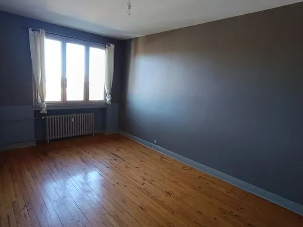 F2 St Etienne/ cote chaude 50m² 380 +120 charges (chauffage et eau chaude inclus)
