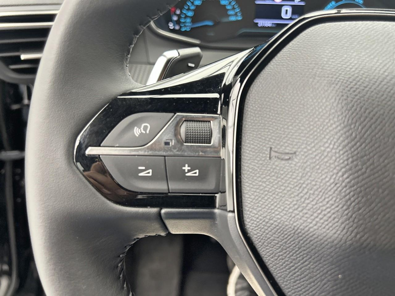 Peugeot 2008 hybrid 145 e-dcs6 style — photo 25