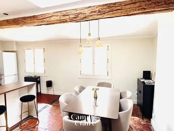 Dernier étage en plein coeur d'Aix EN PROVENCE : Appartement
