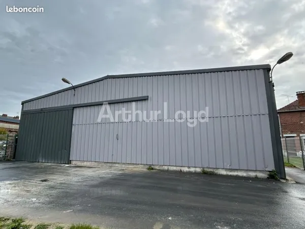 Local industriel 1 000 m²