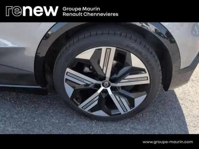 Renault Megane e-tech electric ev60 220ch iconic super charge -b — photo 9