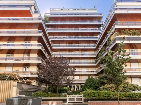 PARIS XVIIIème - GRANDES CARRIÈRES