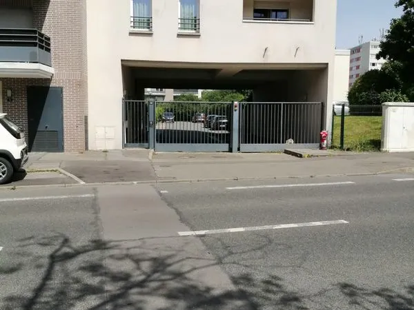 VENDS PARKING 16m2