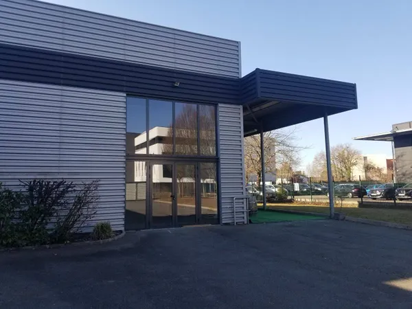 Local commercial 365 m²
