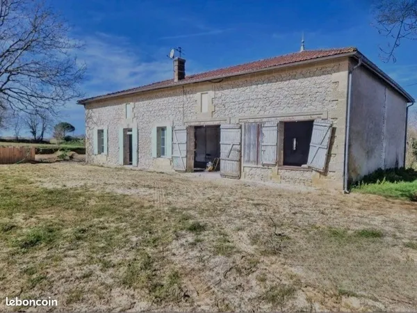 Chai en pierre 320 m² à rénover, 1 ha avec vue - Targon (33)