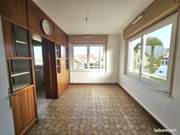 LOUE APPARTEMENT T3 - 83 m² - REFAIT A NEUF