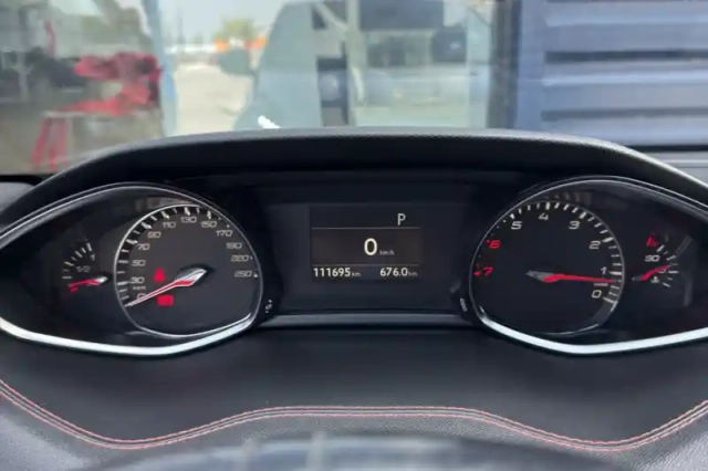 Peugeot 308 1.2 puretech 130ch s&amp;s eat6 — photo 13