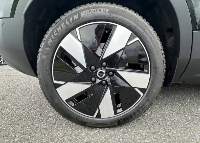 Volvo C40 recharge extended range 252 ch 1edt — photo 15