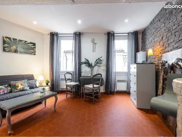 Grand studio- Location étudiante-Vieil Antibes-Proche Mer