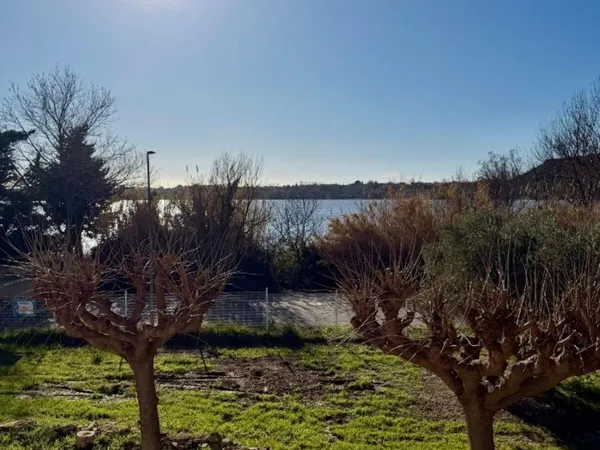 Terrain 901 m²