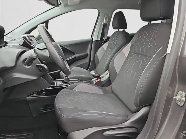 Peugeot 2008 puretech 110ch s&amp;s bvm6 — photo 11