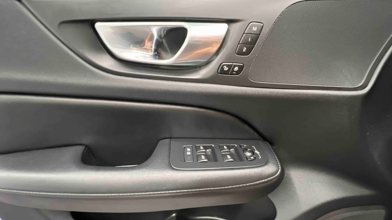 Volvo V60 B4 AWD 197 ch Geartronic 8 — photo 17
