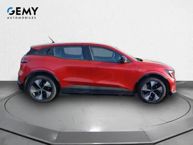 Renault Megane e-tech ev60 220 ch super charge — photo 4
