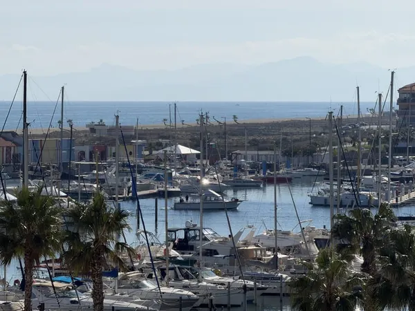 LE BARCARÈS FRONT DE MER T2 VUE MER AVEC PISCINE, ACCÈS