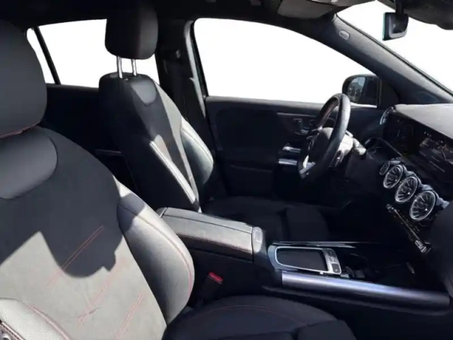 Mercedes Gla 200 d 150ch amg line 8g-dct — photo 14