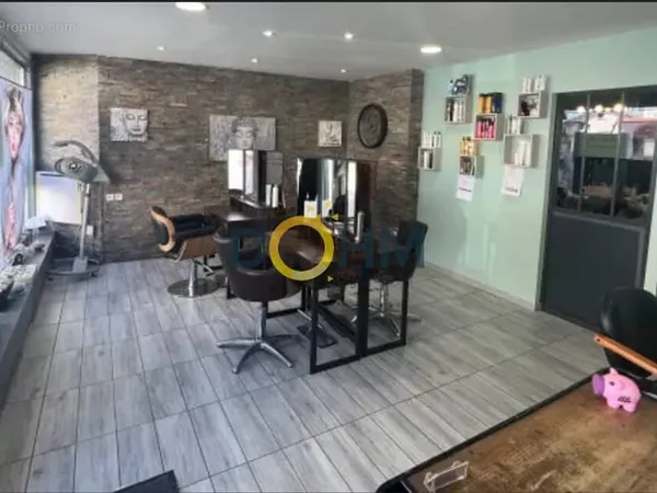 Pas de porte a céder - Local commercial Sury-le-Comtal