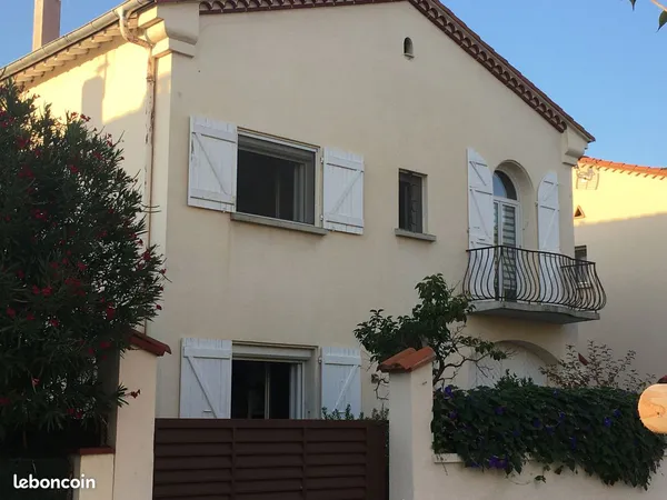 Maison de ville 4 faces rénovée dans quartier recherché avec jardin