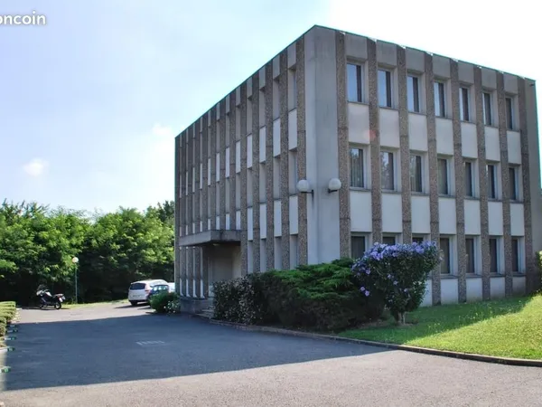 Bureaux à louer, 135 m², à Igny (91), divisibles