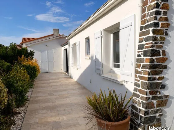 Location chambre meublée dans magnifique maison - Sion sur l'océan