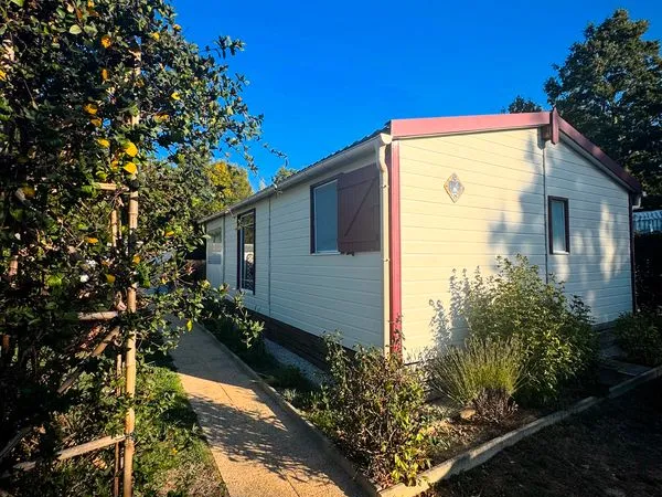 Chalet avec terrasse - Résidence senior sécurisée à 8 min de la mer