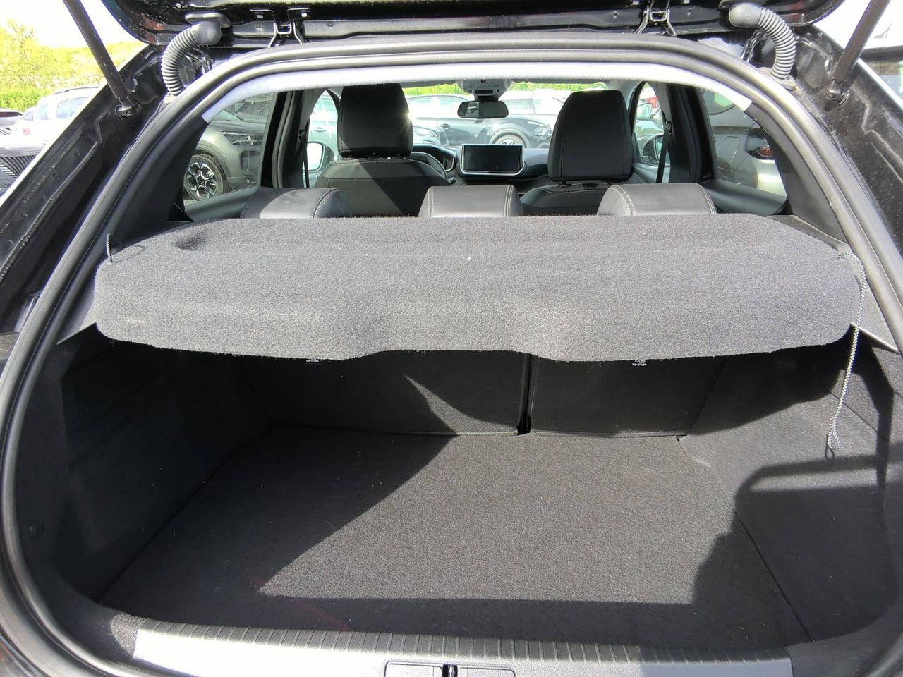 Peugeot 208 — photo 6