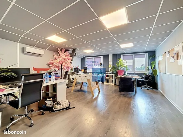 Bureaux 205 m² LA CHAPELLE D ARMENTIERES