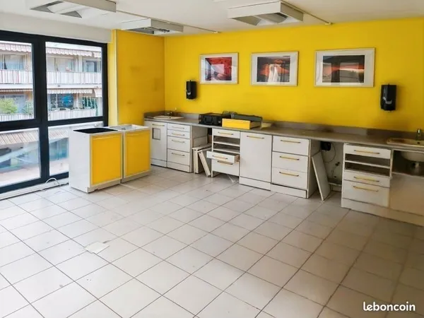 Local d'activité 83 m²