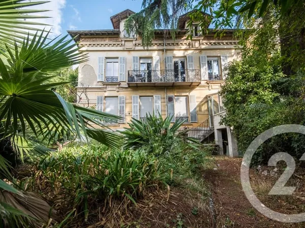 Maison 16 pièces 306 m²