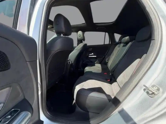 Mercedes Gla 200 d amg line — photo 17