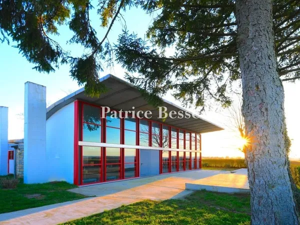Rencontre entre architecture moderniste et horizon lorrain, un ancien club-house d'aérodrome i