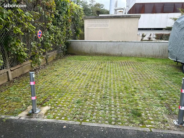 Place de parking extérieure sécurisée - Mont-Saint-Aignan