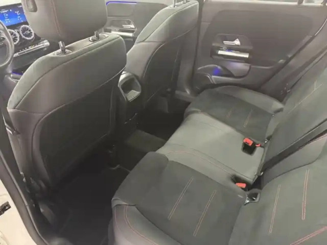 Mercedes Gla 180 d amg line — photo 17