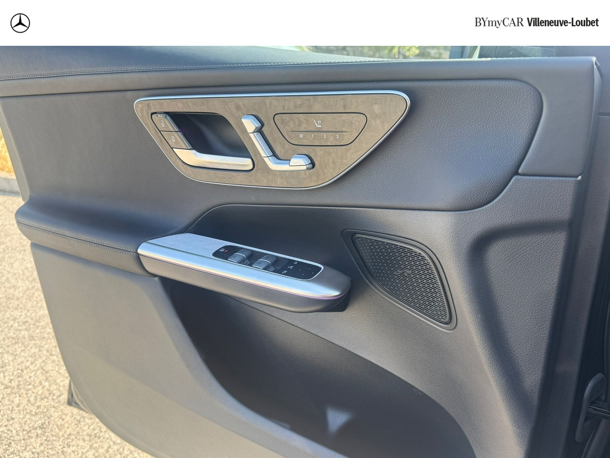Mercedes GLC 300 e Hybrid EQ 9G-Tronic 4Matic — photo 17