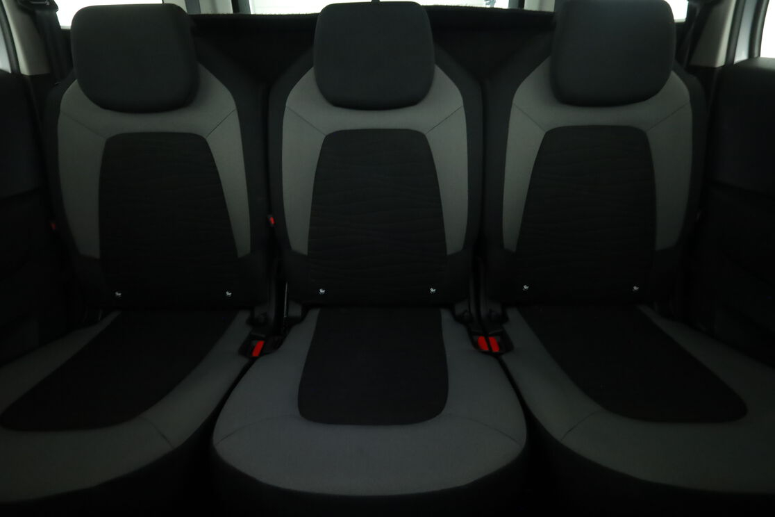 Citroen C4 Grand Picasso 2.0 Blue-HDi Intensive EAT6 — photo 14