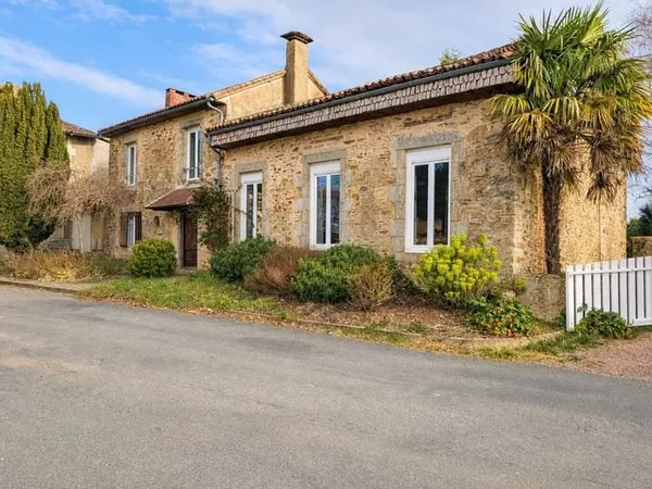 MAISON EN PIERRE