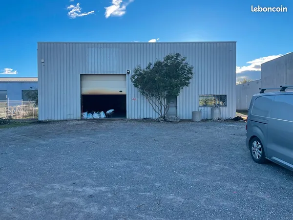 Local d activité 260 m2 à louer à Saint Hippolyte du Fort