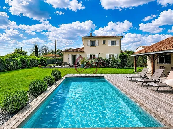 Maison secteur Camblanes Et Meynac 8 pièce(s) 227m2