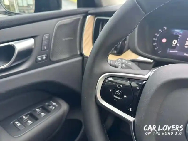 Volvo Xc60 t6 awd hybride rechargeable 253 ch+145 ch geartronic 8 — photo 19