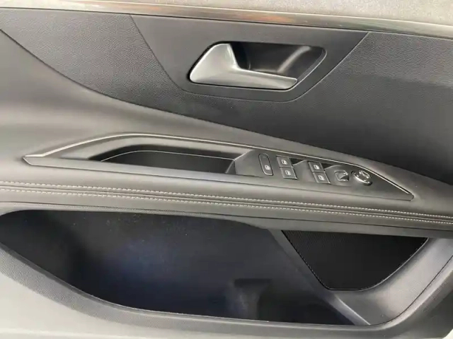 Peugeot 3008 hybrid 225 e-eat8 — photo 30