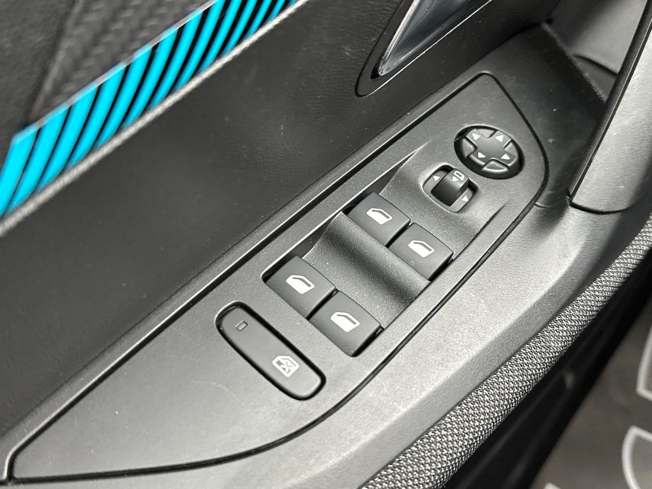 Peugeot 2008 puretech 100 s&s bvm6 style — photo 15