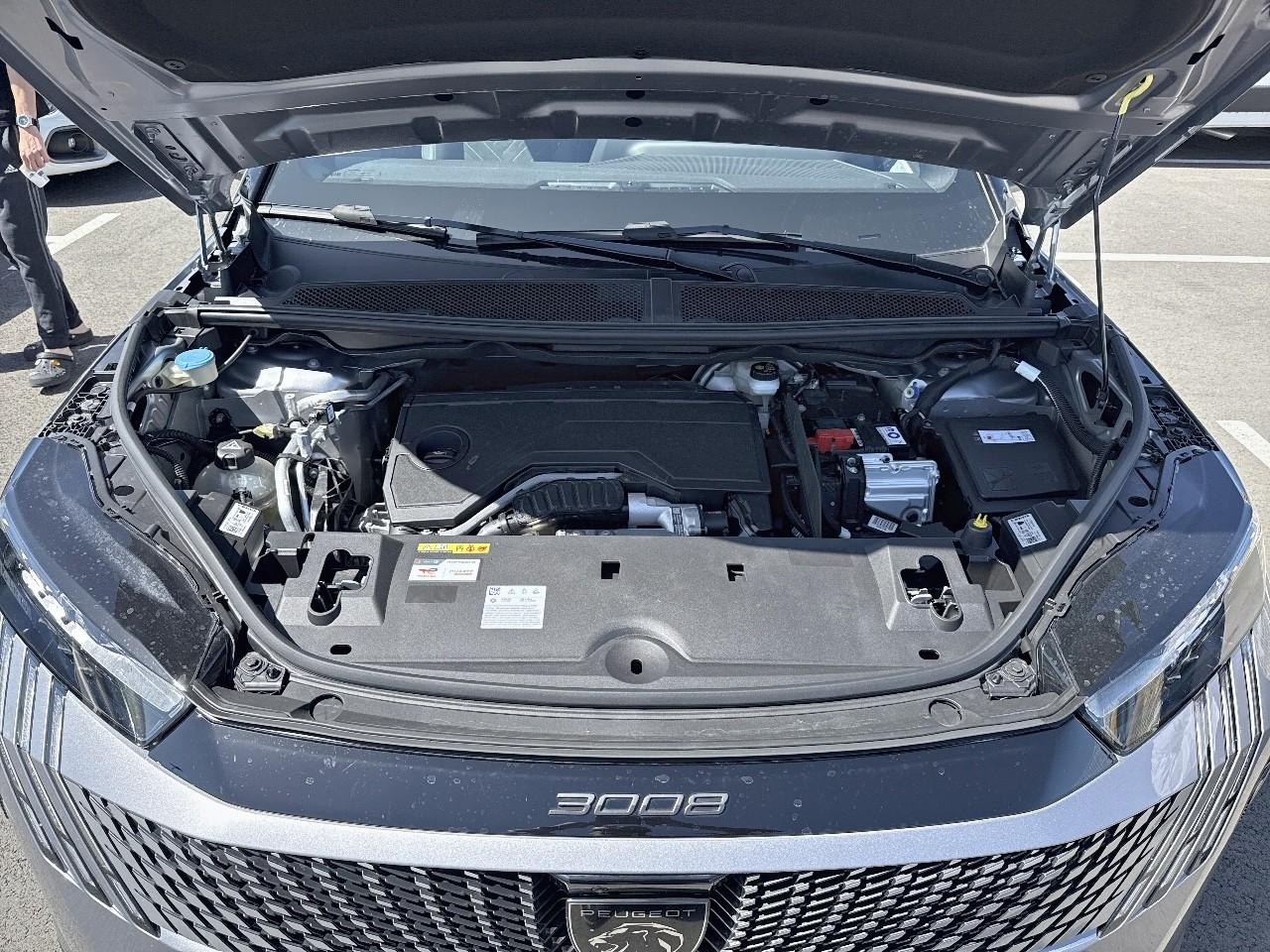 Peugeot 3008 hybrid 145 e-dcs6 gt — photo 14