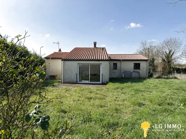 Maison de plain-pied à l'entrée de Barzan