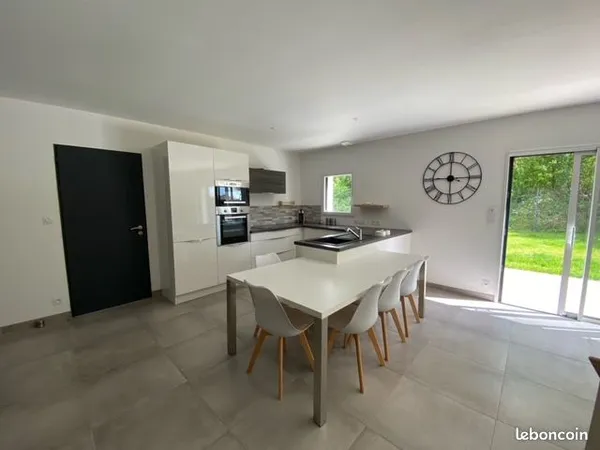 Maison Plain-pied 82m2 avec jardin et garage à La Mothe Achard