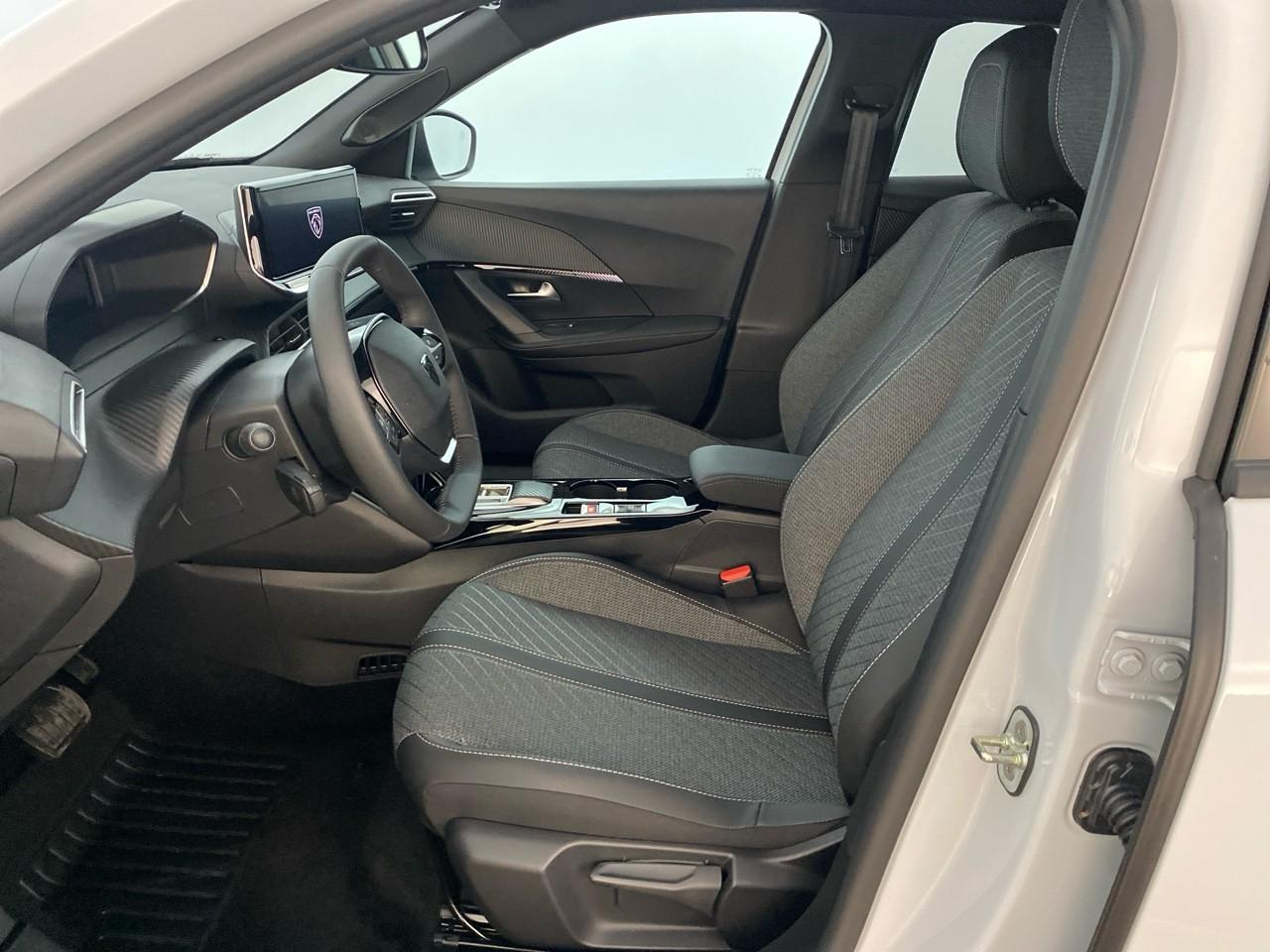 Peugeot 2008 hybrid 145 ch e-dcs6 allure — photo 9
