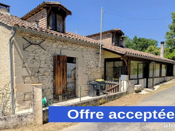 Maison de campagne en pierre avec piscine