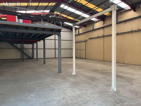Local d'activité 600 m²