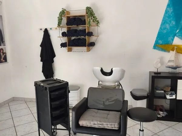 Location fauteuil/poste de coiffage equipé 10 min Lure et Luxeuil